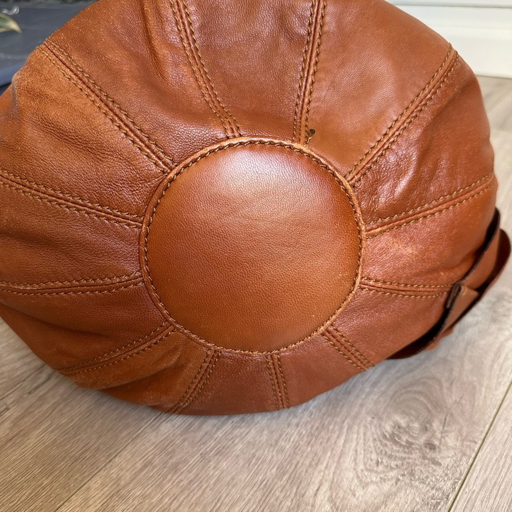 Beautiful, Leather Handbag with Floral Design - Picture 8 of 15